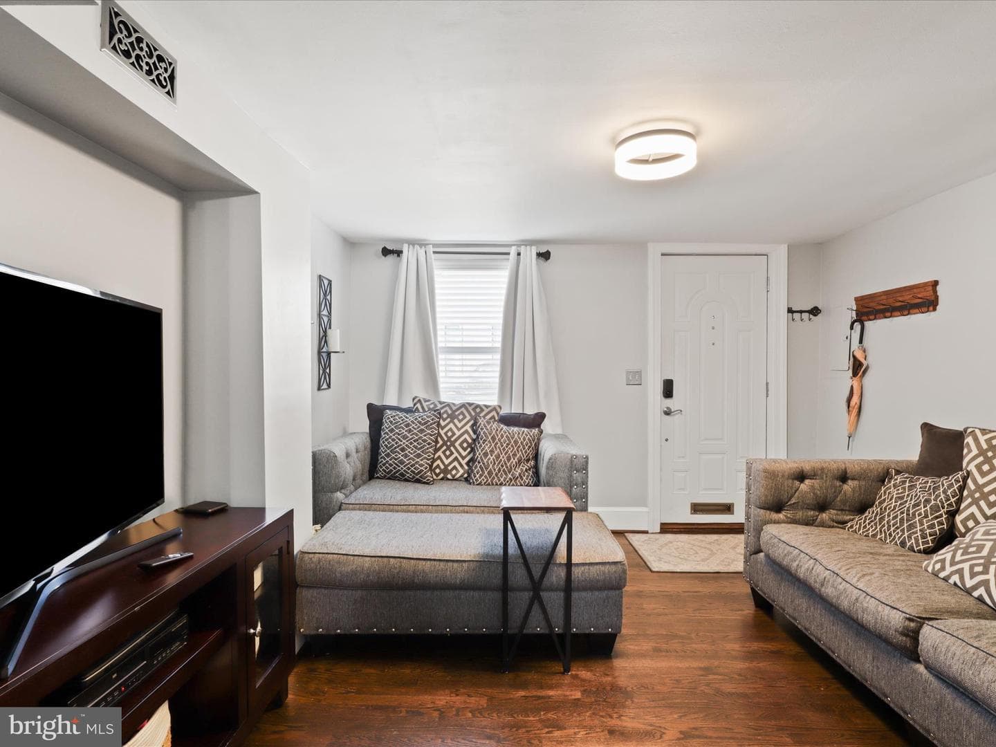 623 N Henry Street photo 4