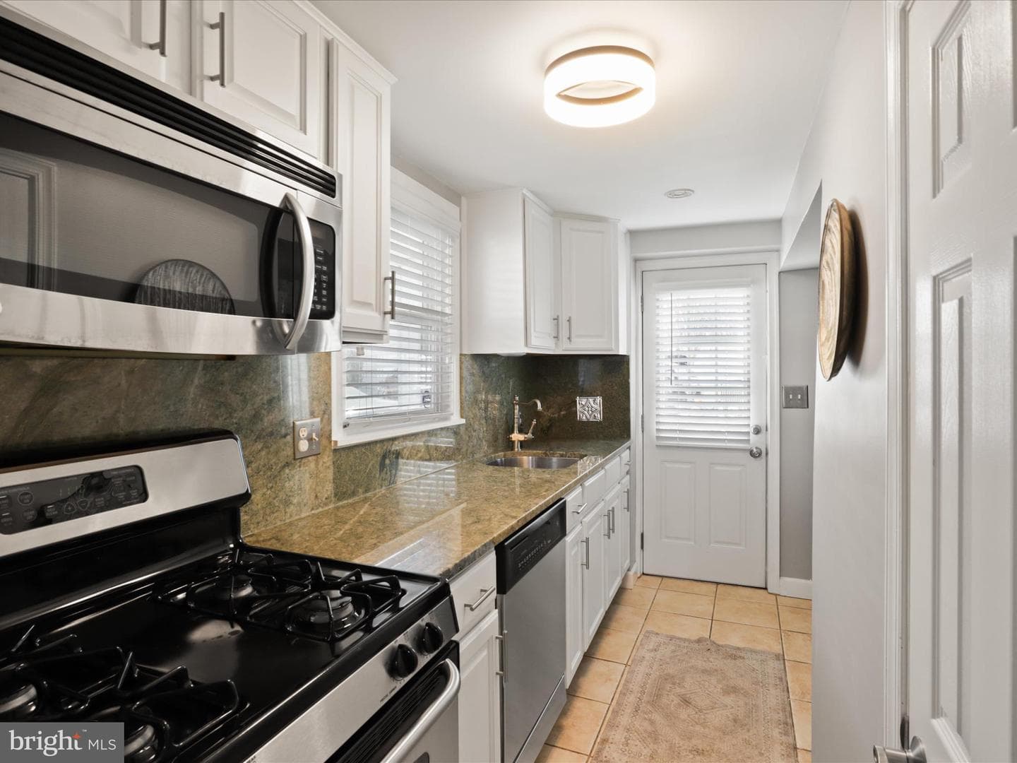 623 N Henry Street photo 7