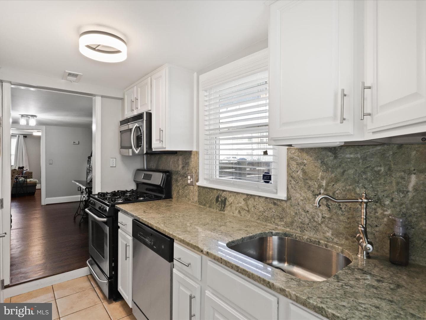 623 N Henry Street photo 9