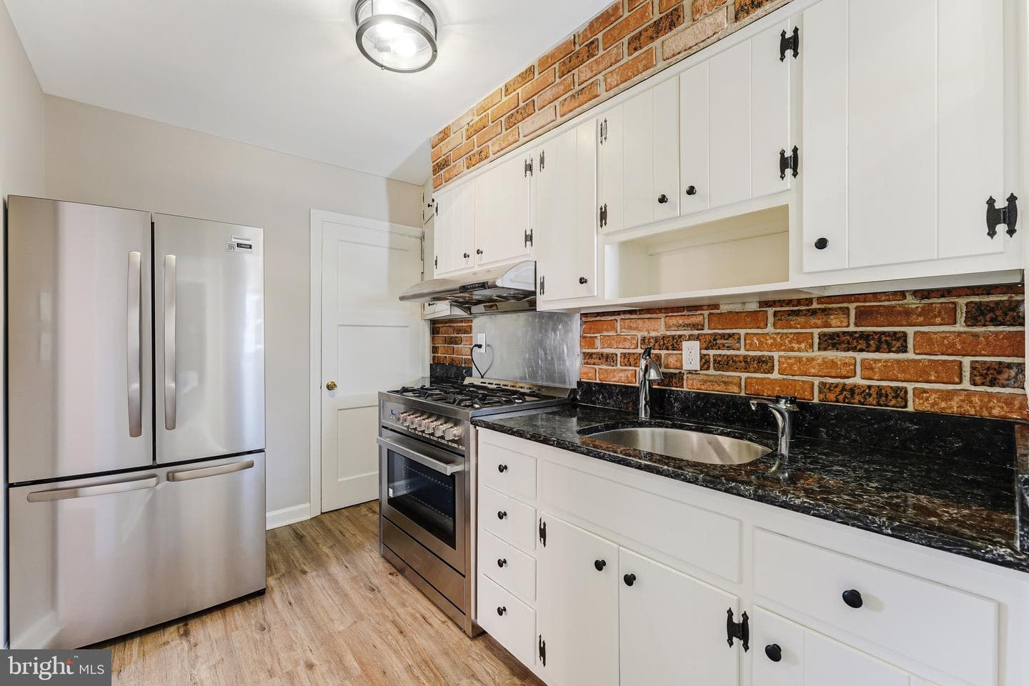 2408a Burke Avenue photo 10