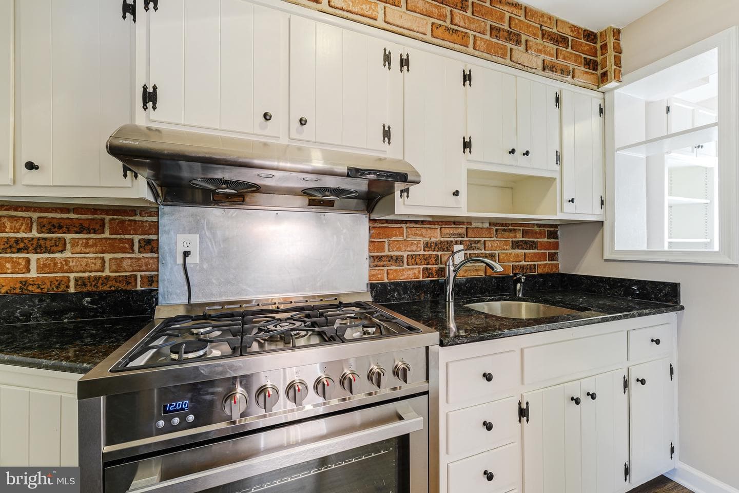 2408a Burke Avenue photo 11