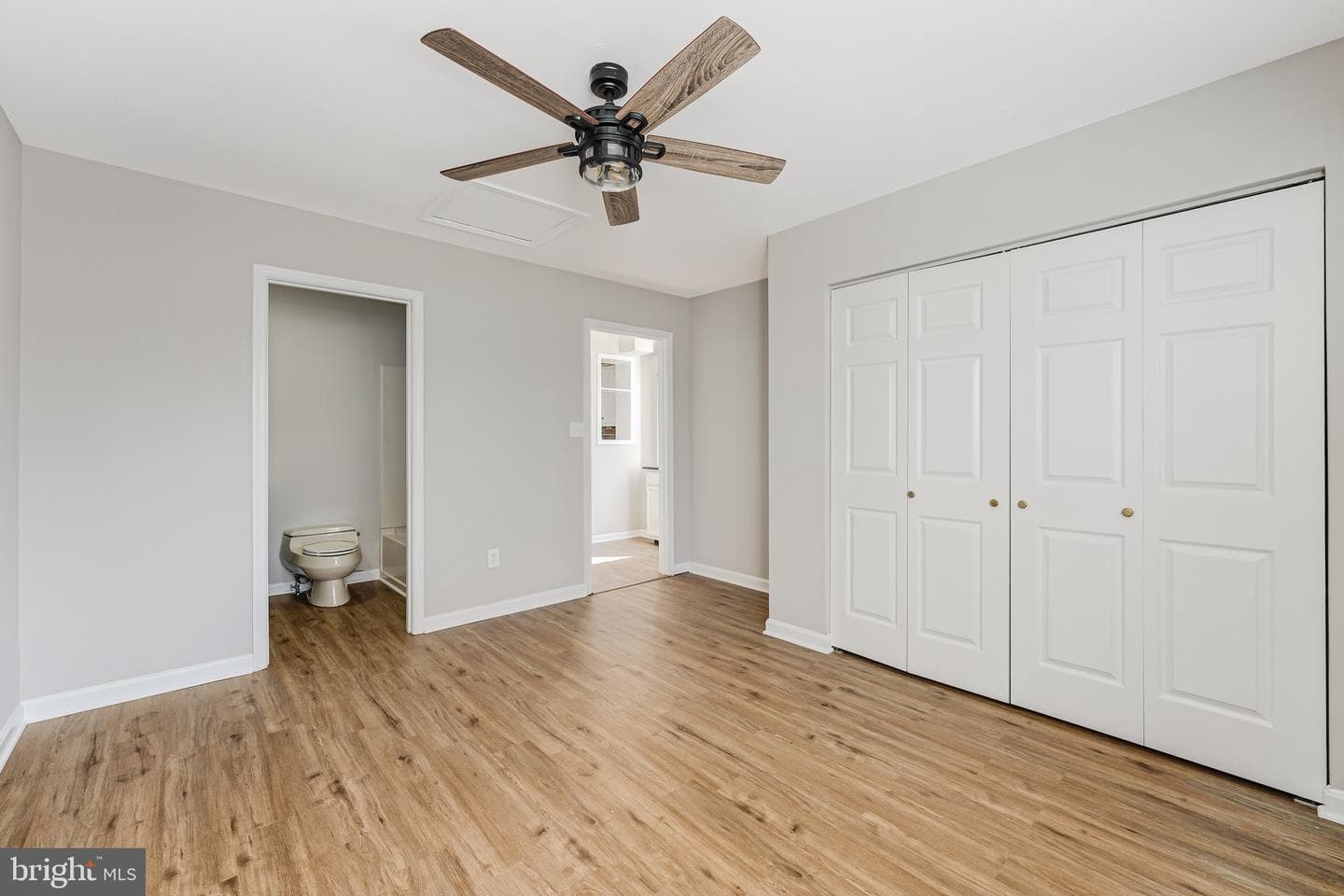 2408a Burke Avenue photo 13
