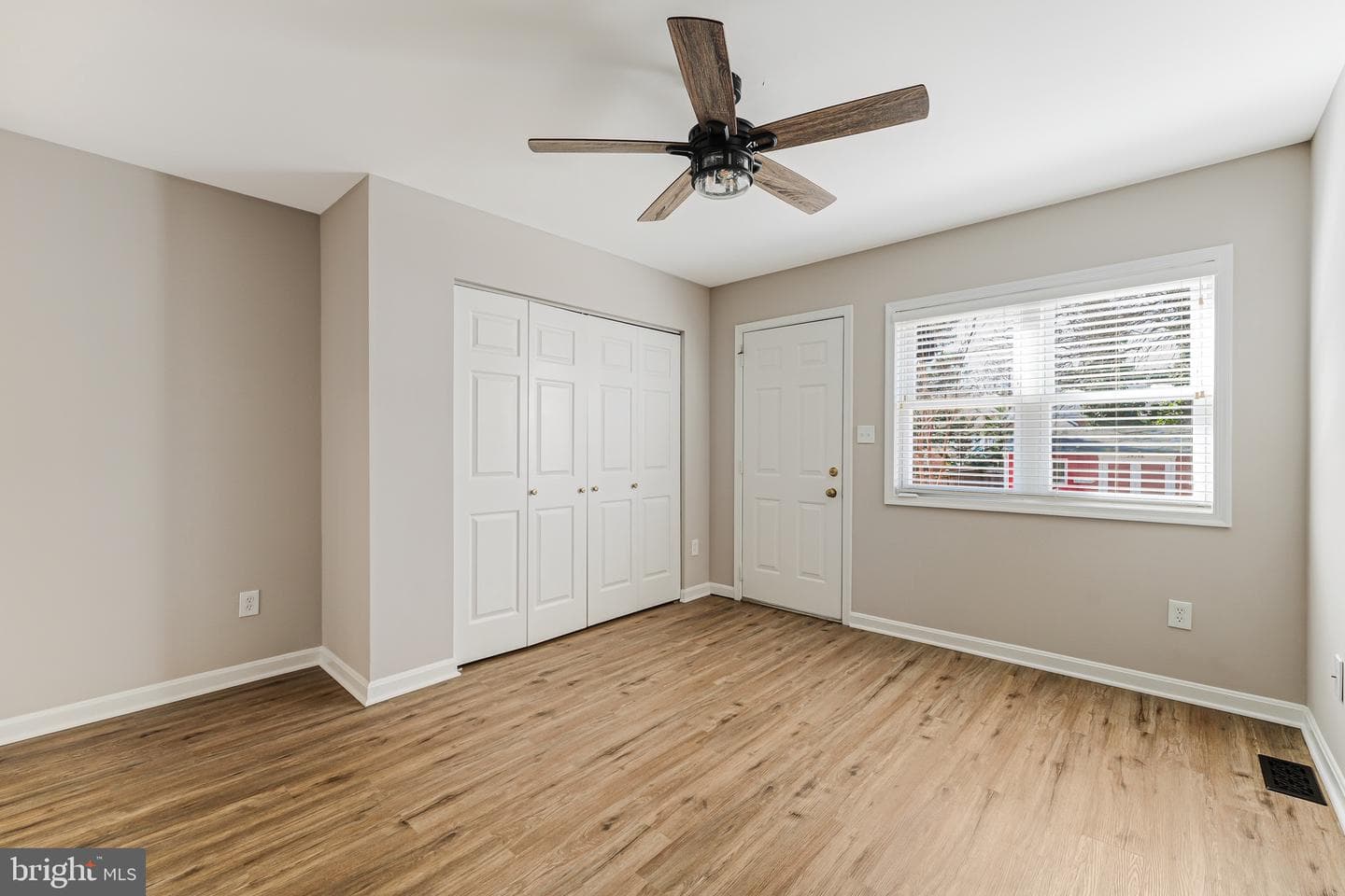 2408a Burke Avenue photo 14