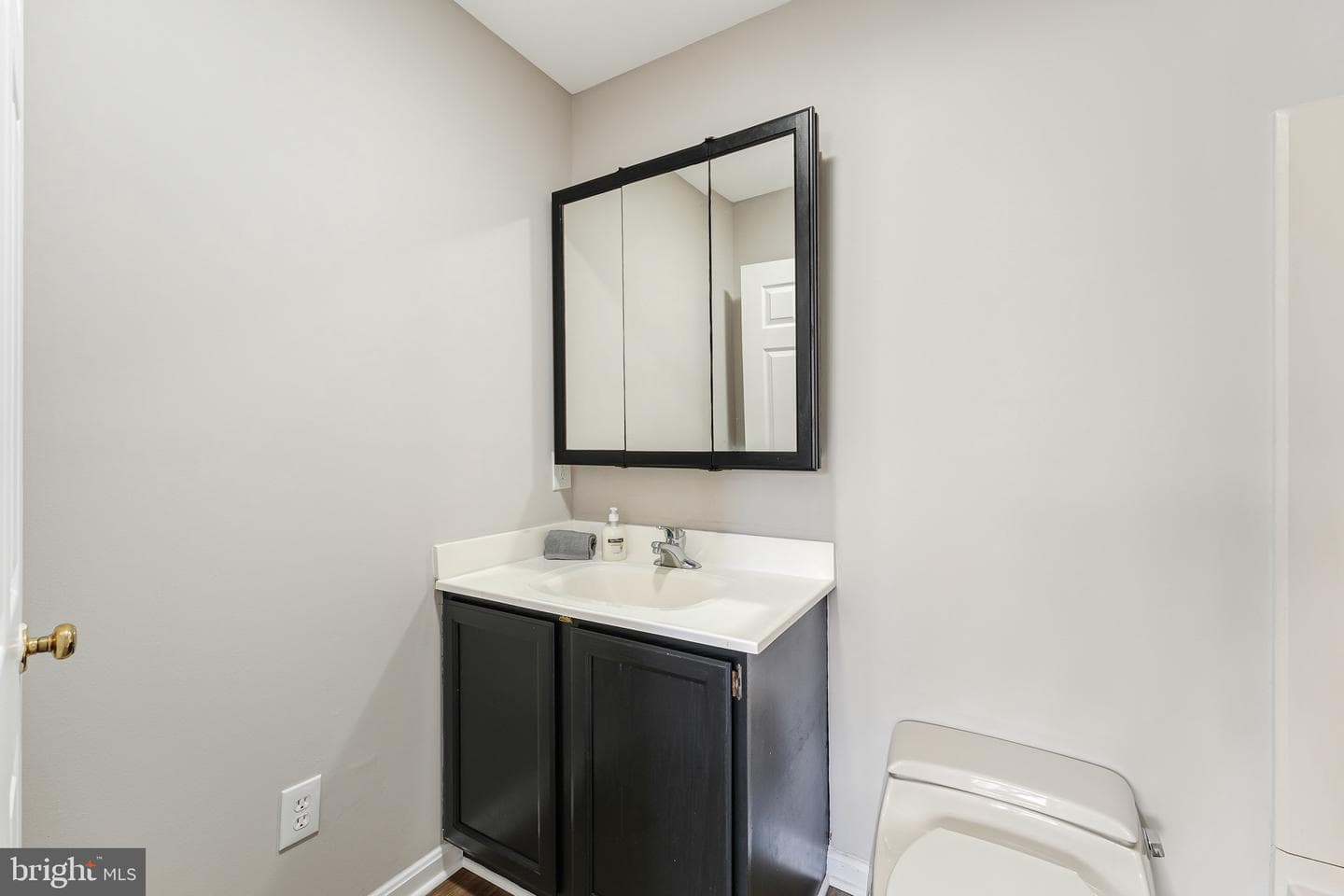 2408a Burke Avenue photo 15
