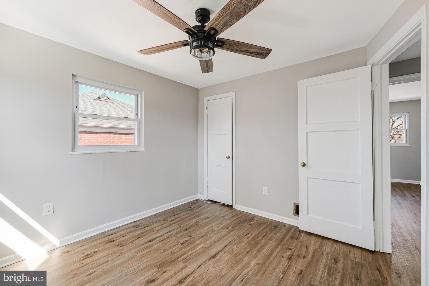 2408a Burke Avenue photo 19