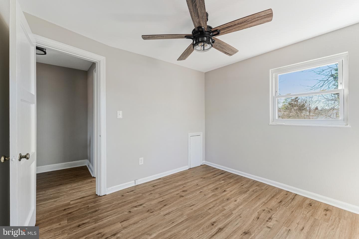 2408a Burke Avenue photo 21