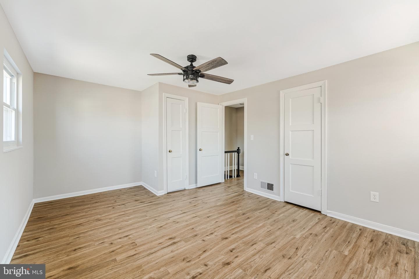 2408a Burke Avenue photo 23