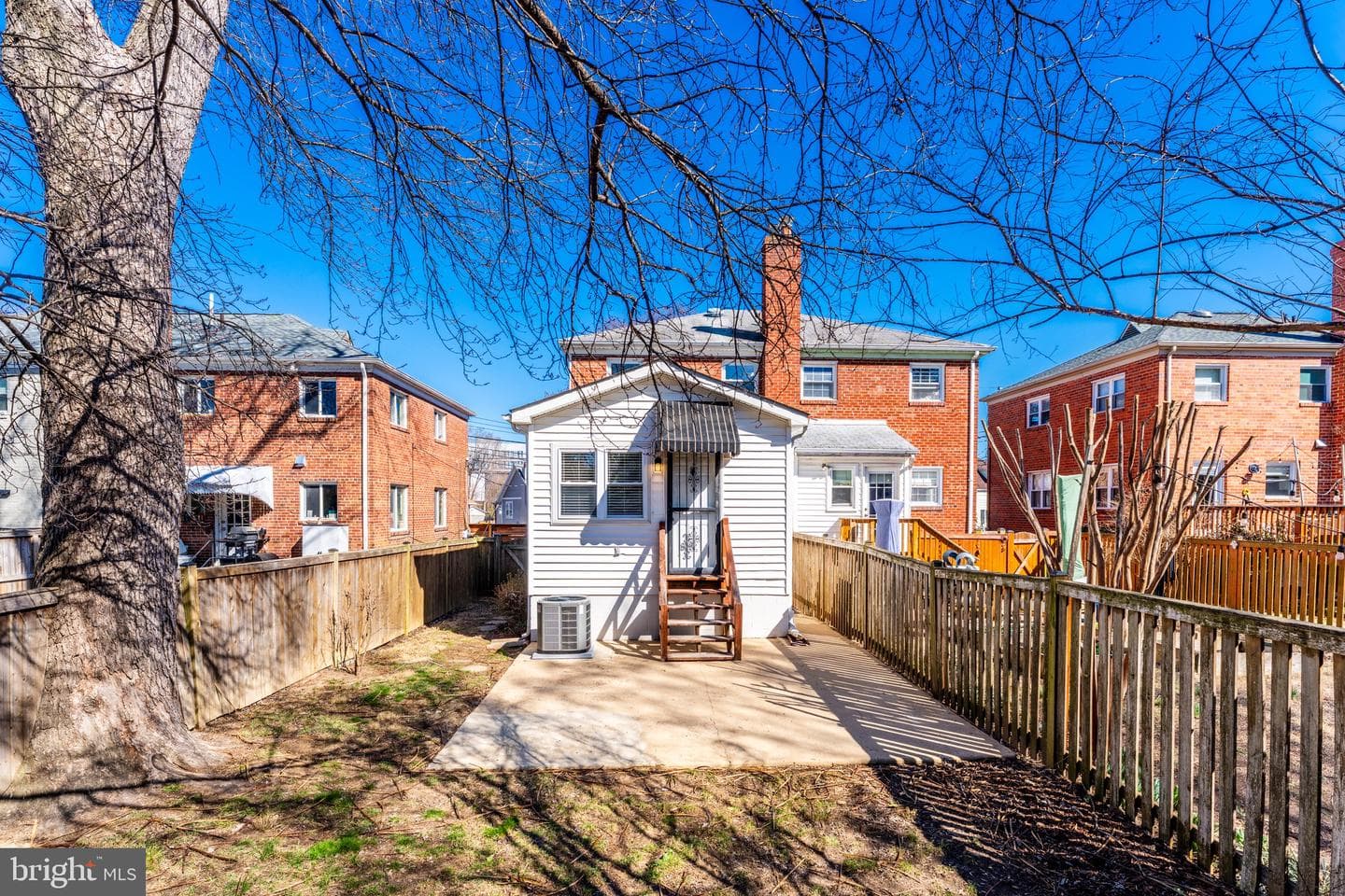 2408a Burke Avenue photo 30