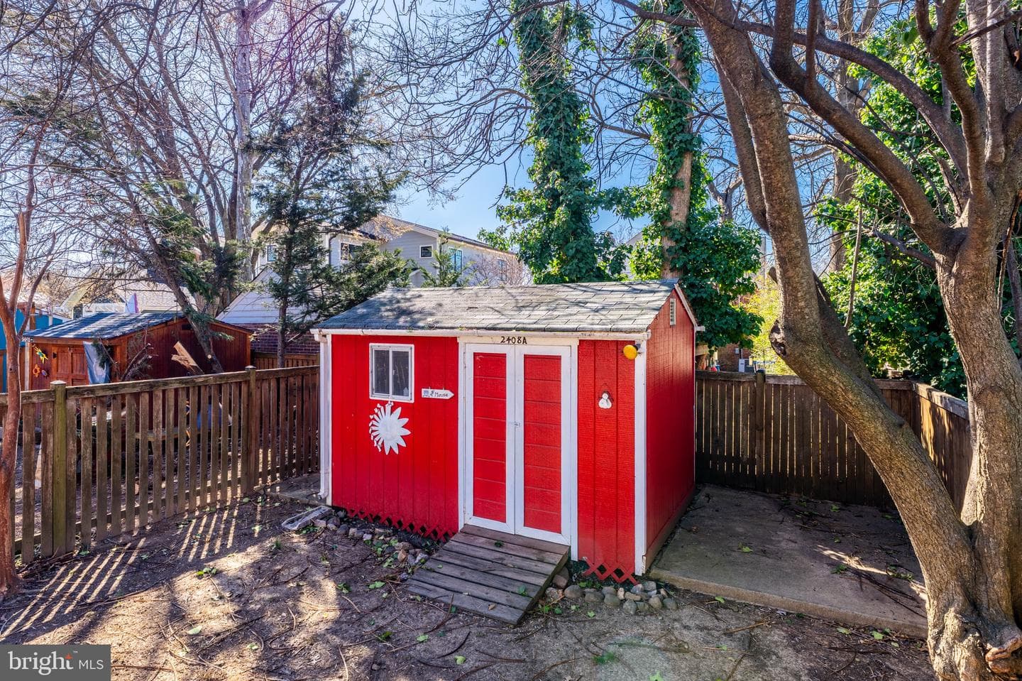 2408a Burke Avenue photo 36