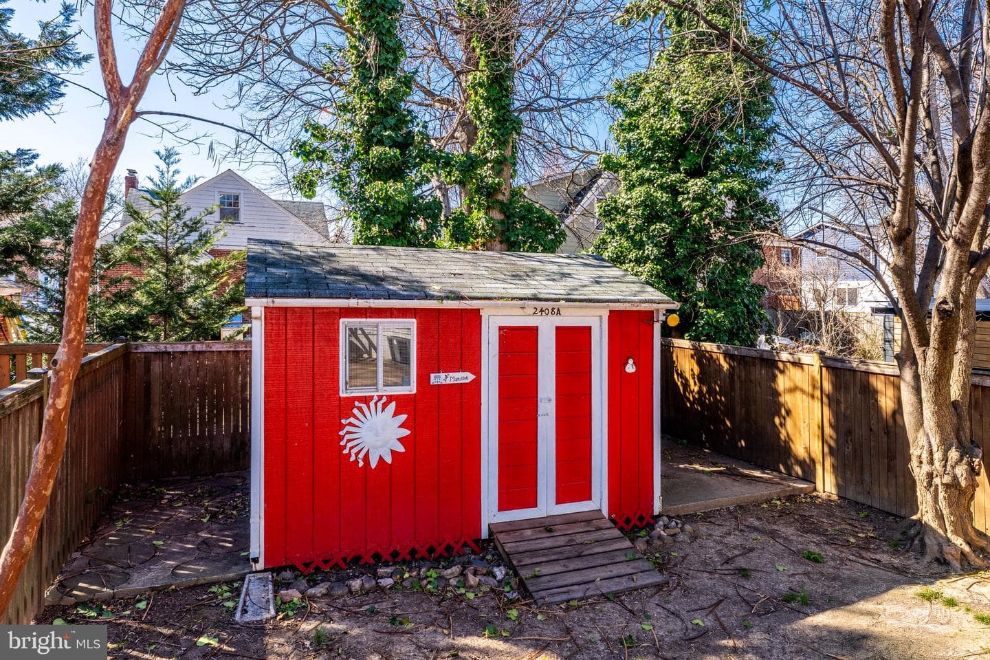 2408a Burke Avenue photo 37