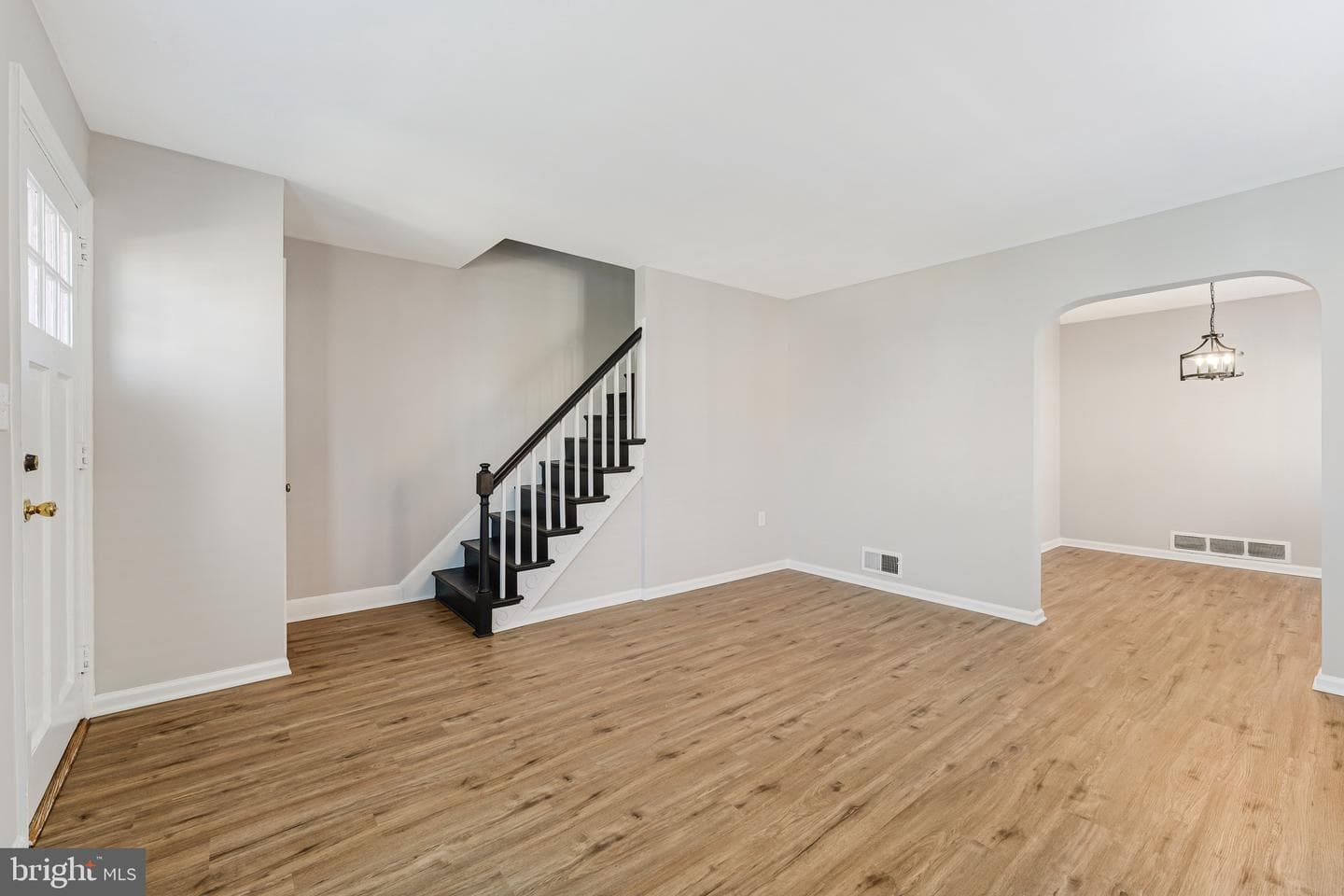 2408a Burke Avenue photo 6