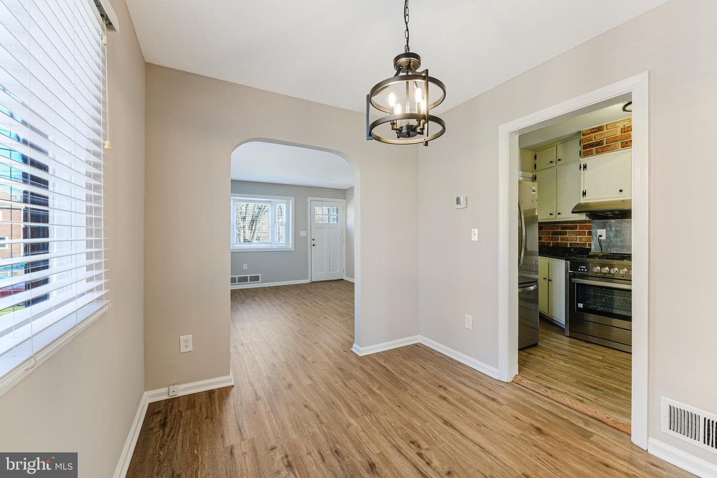 2408a Burke Avenue photo 8