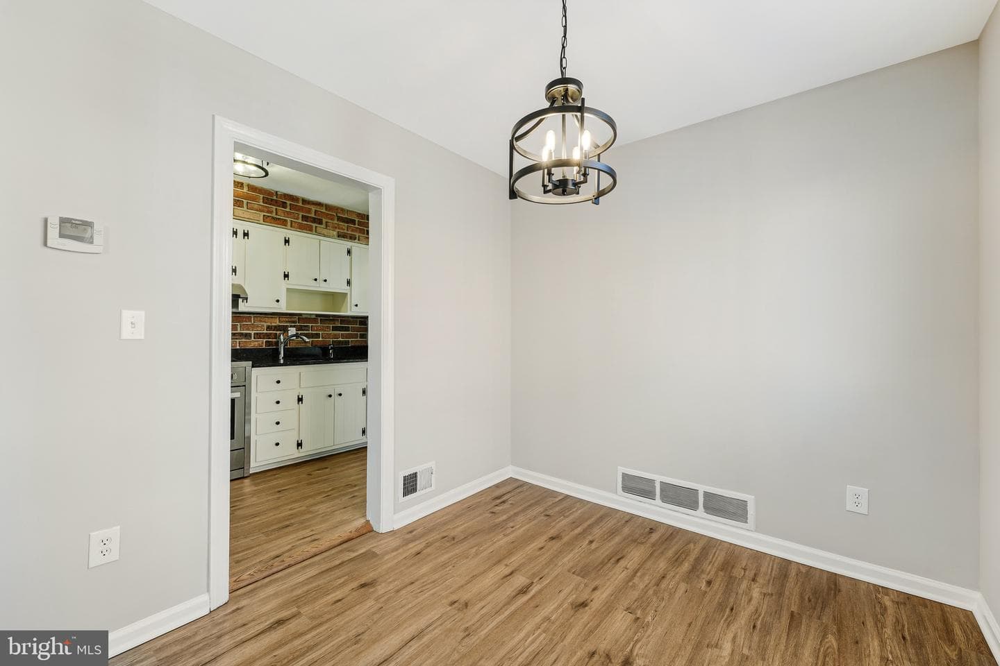 2408a Burke Avenue photo 9
