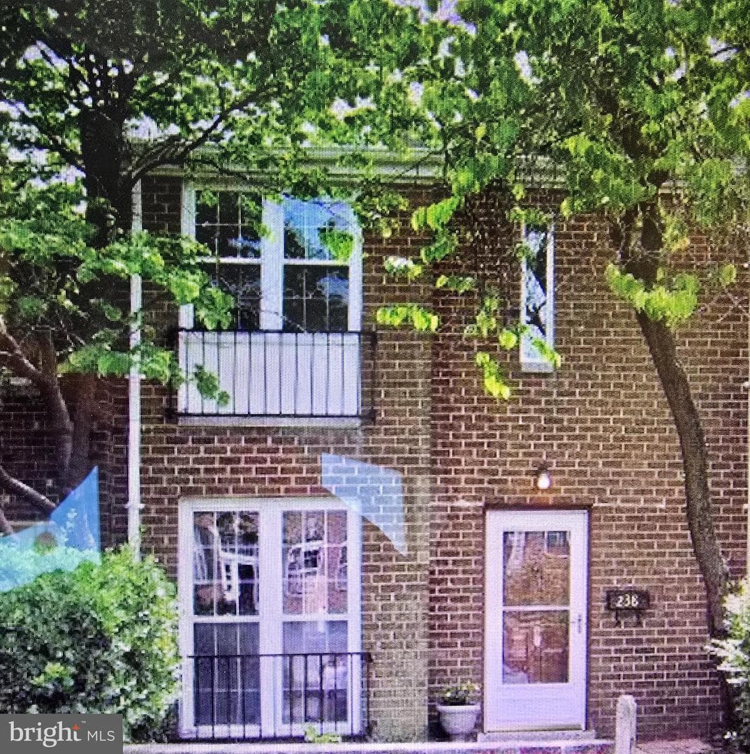 238 Stevenson Square N photo 3