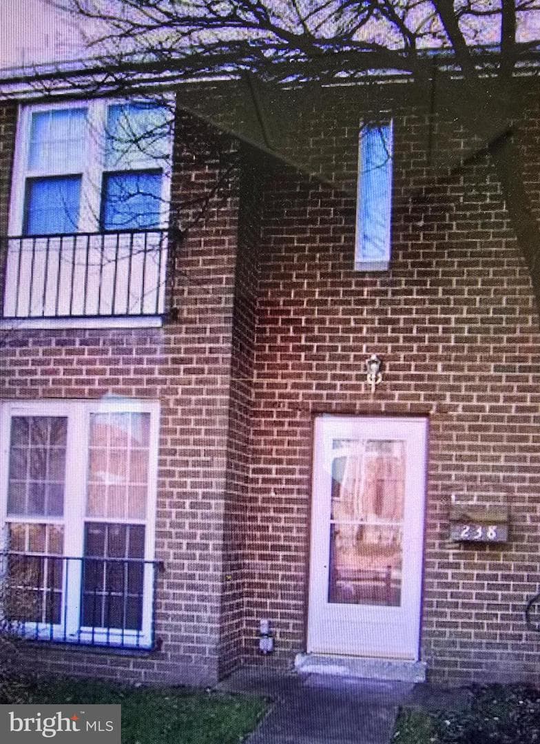 238 Stevenson Square N photo 4