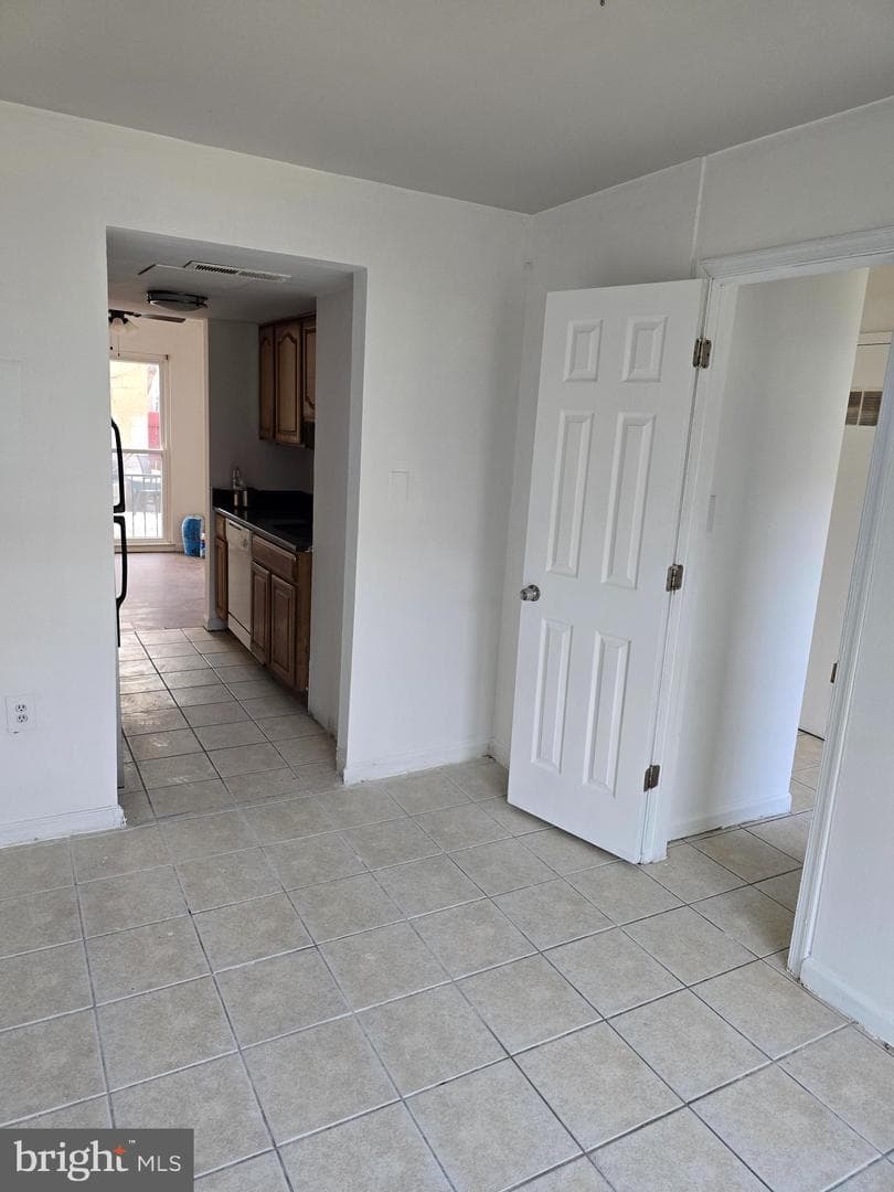 238 Stevenson Square N photo 6