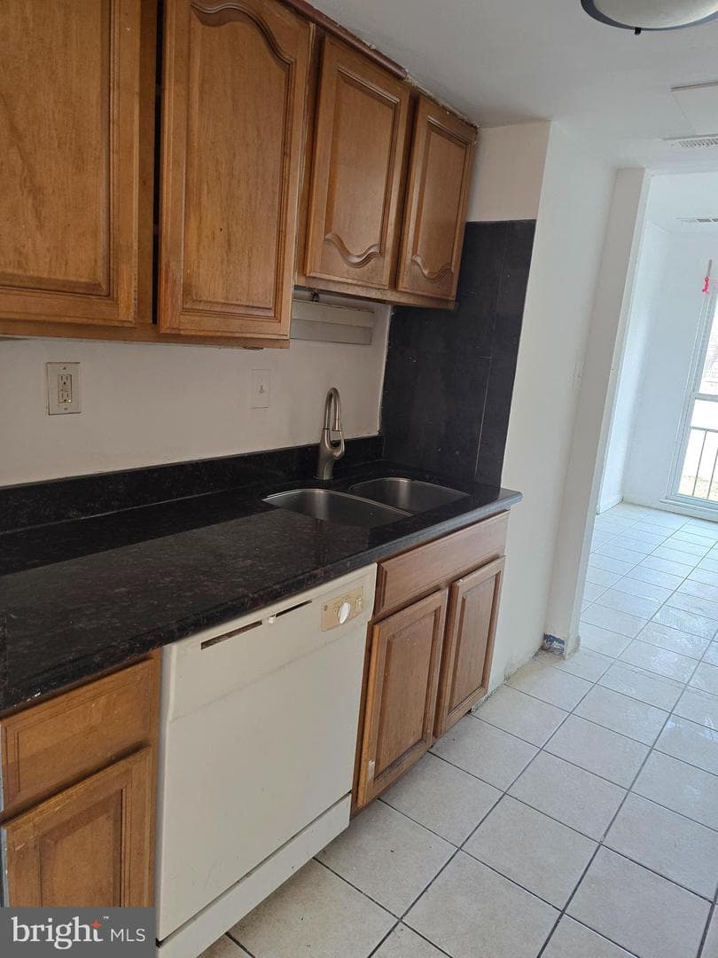 238 Stevenson Square N photo 9