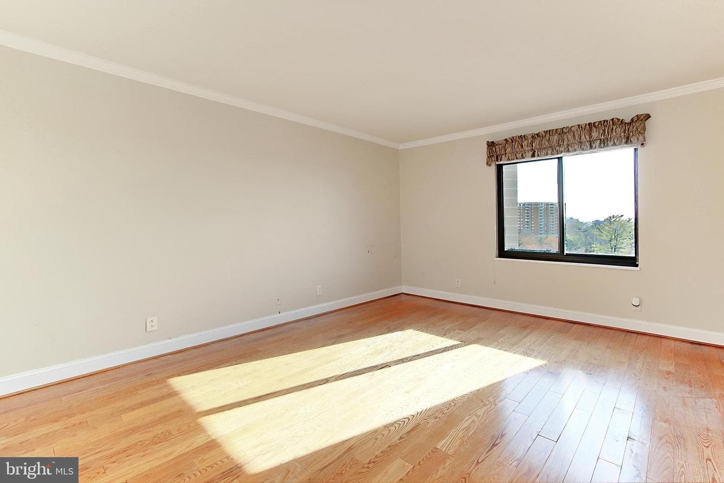 205 Yoakum Parkway #703 photo 20