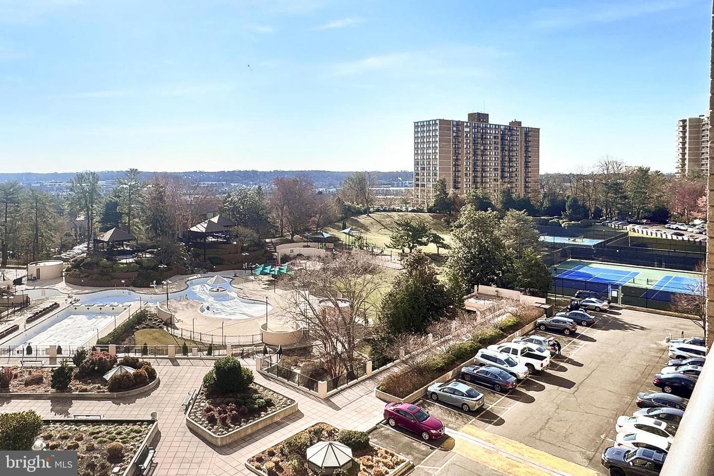 205 Yoakum Parkway #703 photo 31