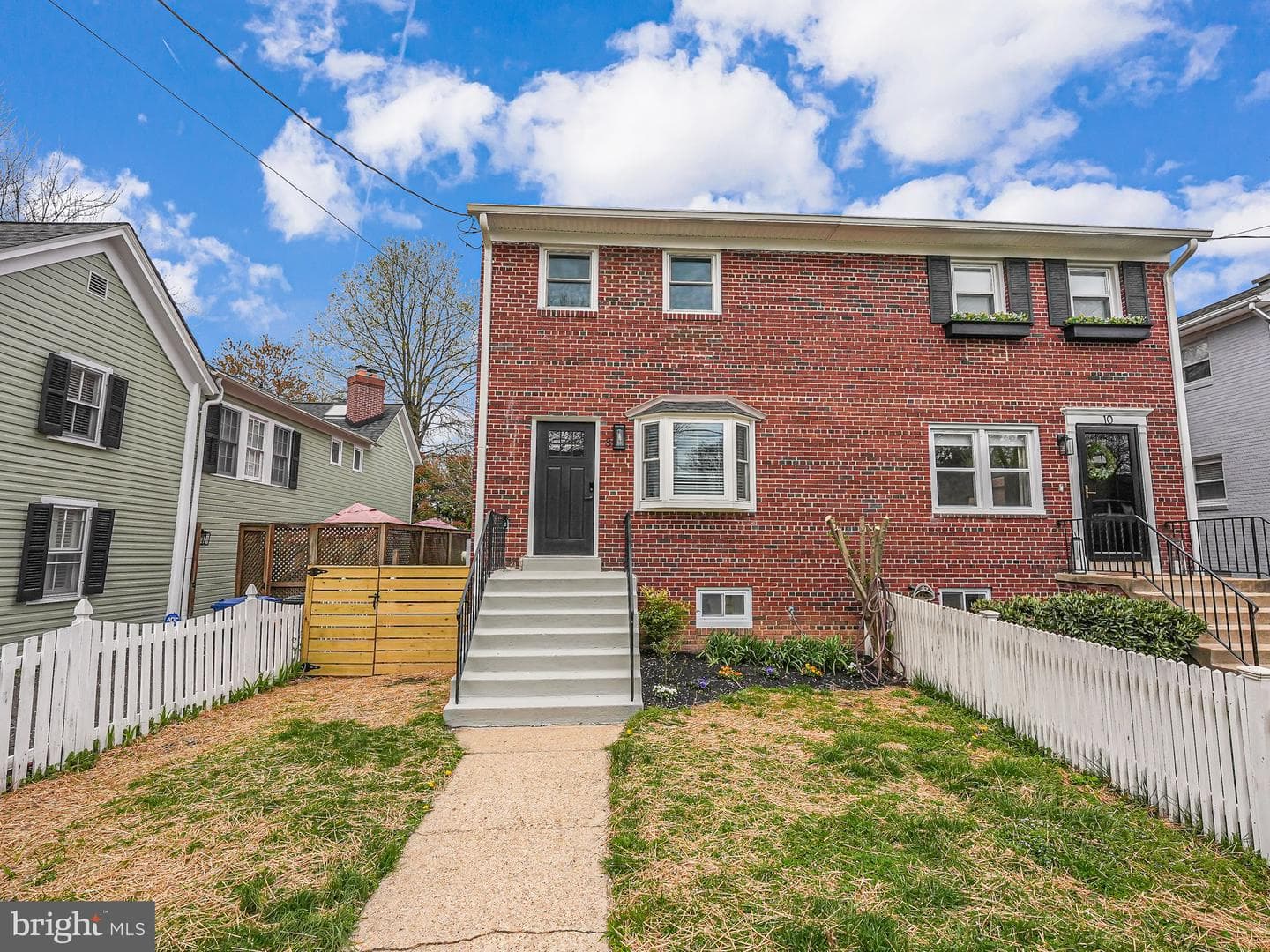8 E Glendale Avenue