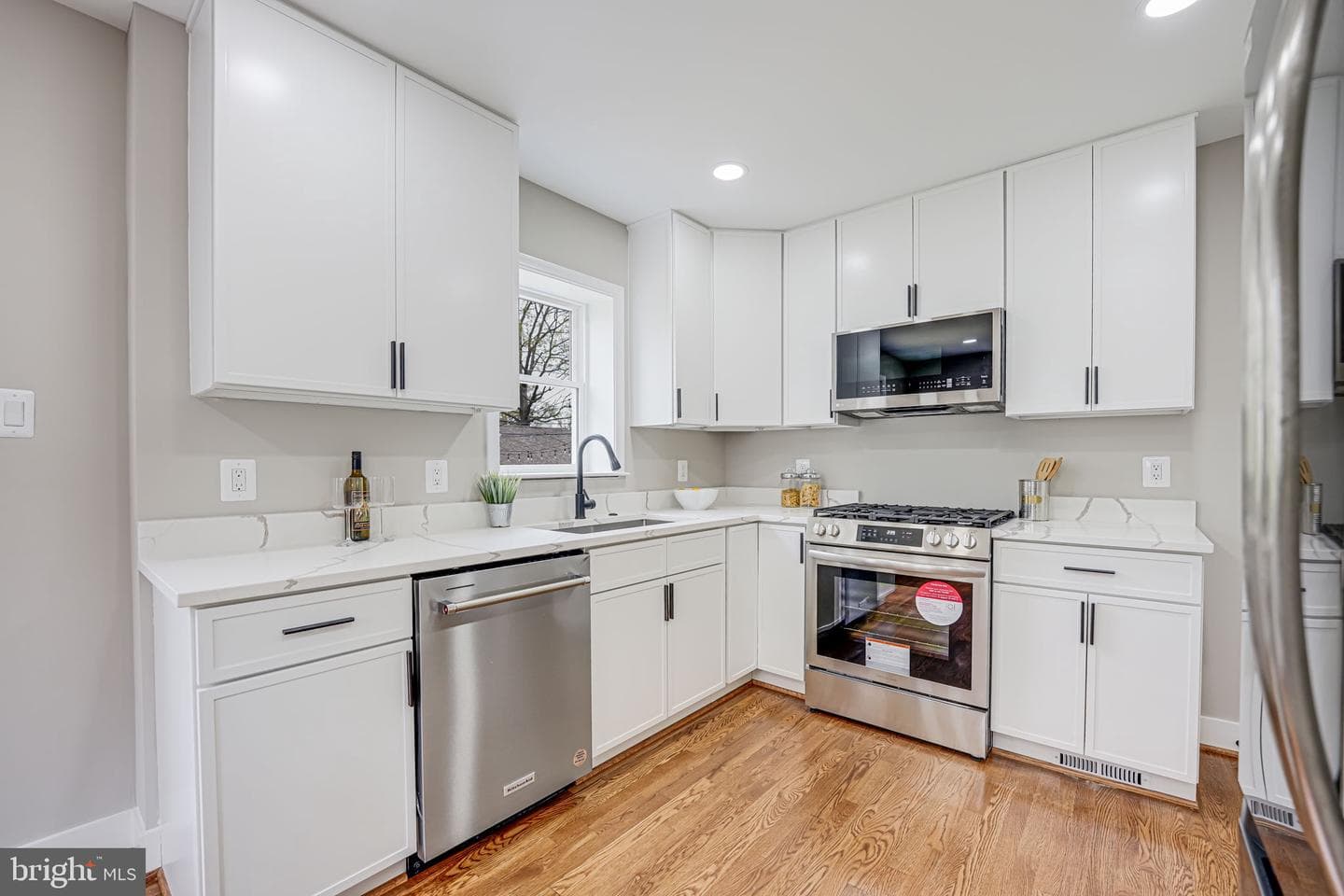 8 E Glendale Avenue photo 10