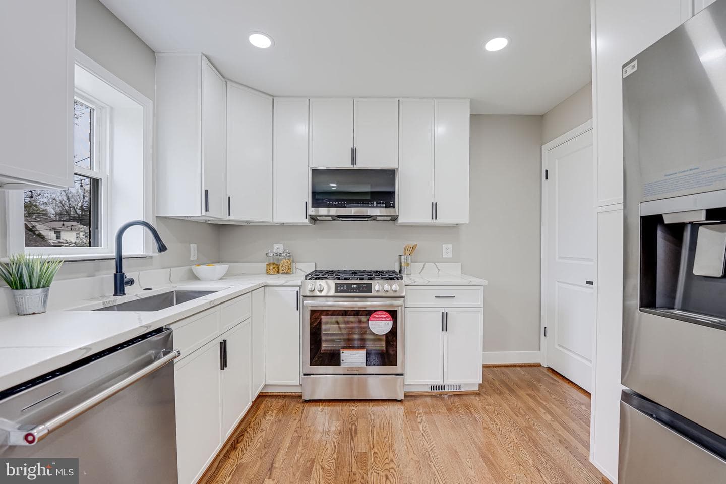 8 E Glendale Avenue photo 11