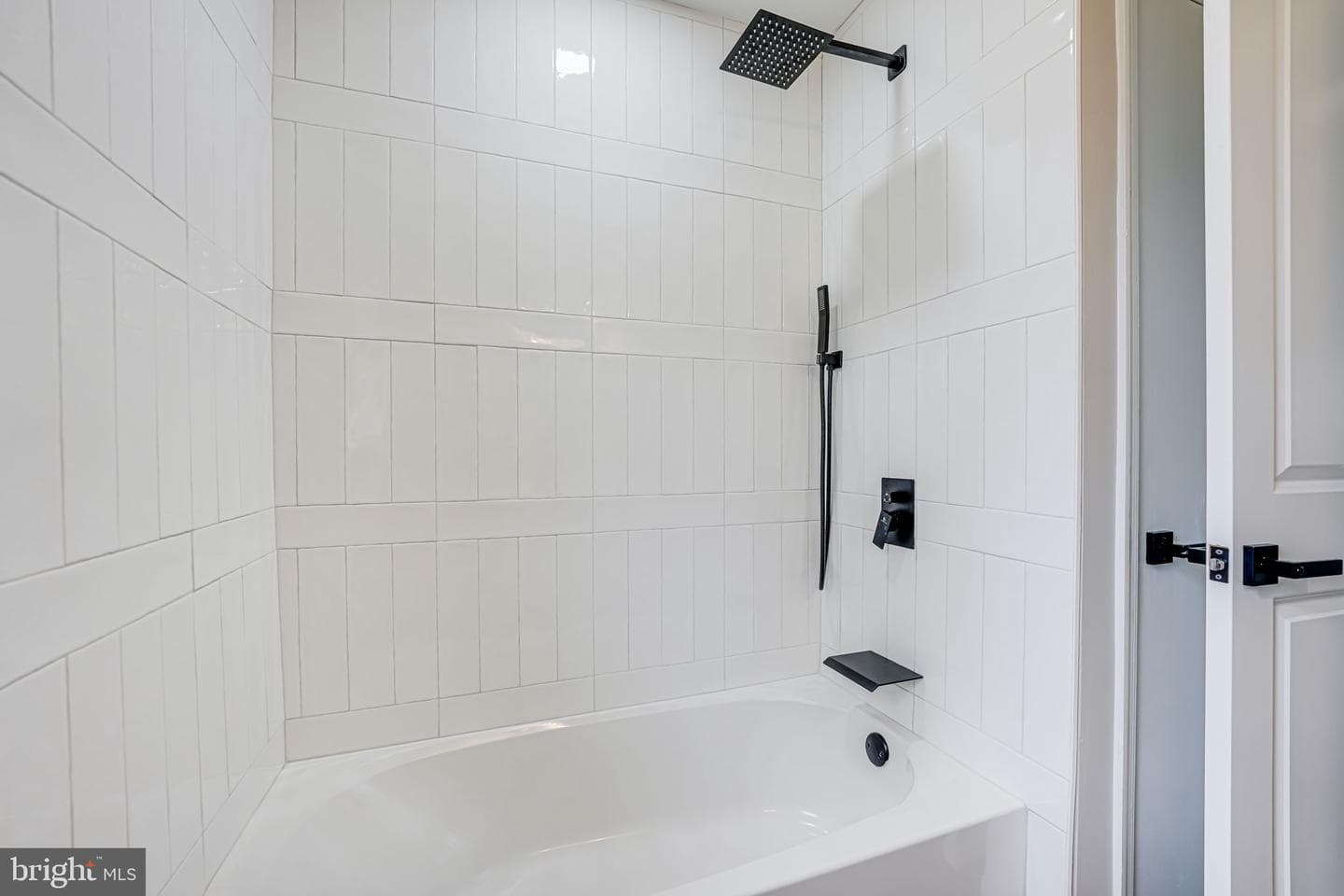 8 E Glendale Avenue photo 19