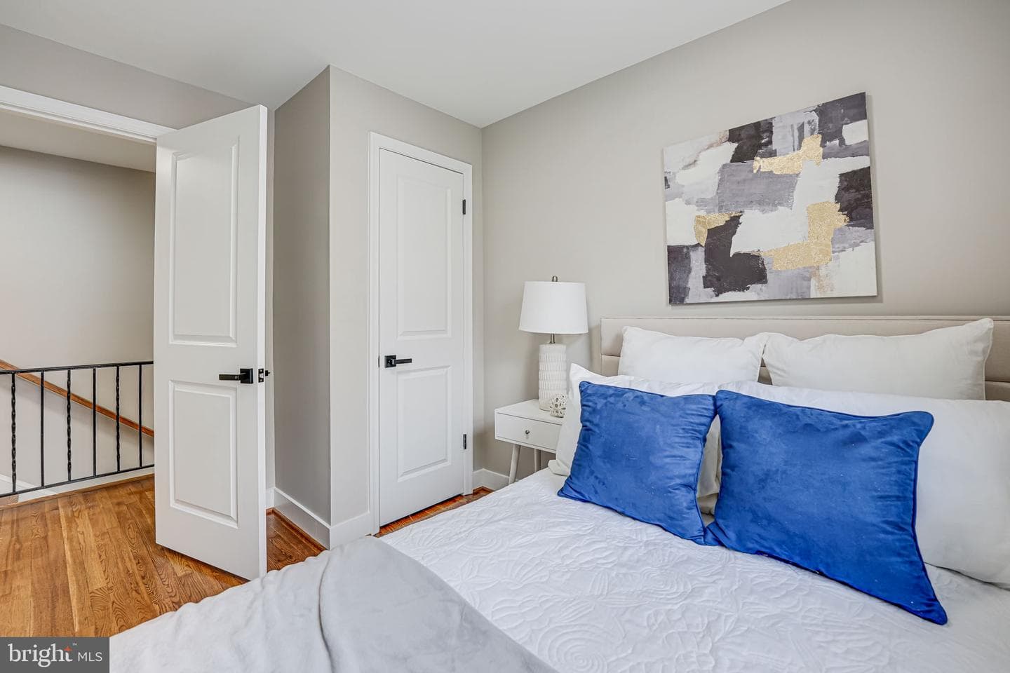 8 E Glendale Avenue photo 22