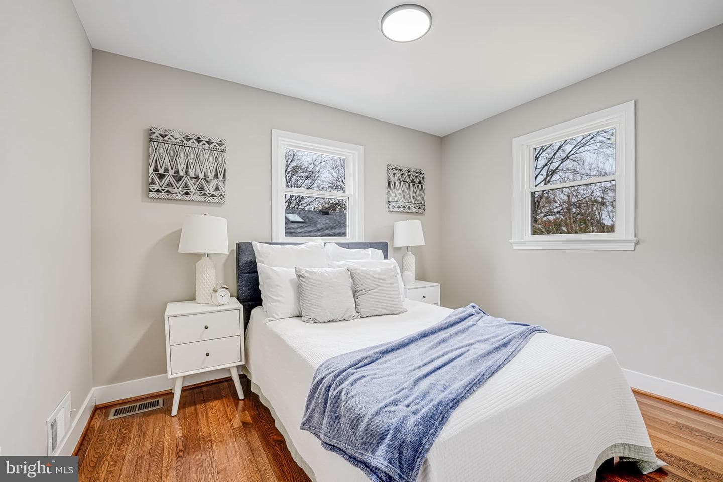 8 E Glendale Avenue photo 23