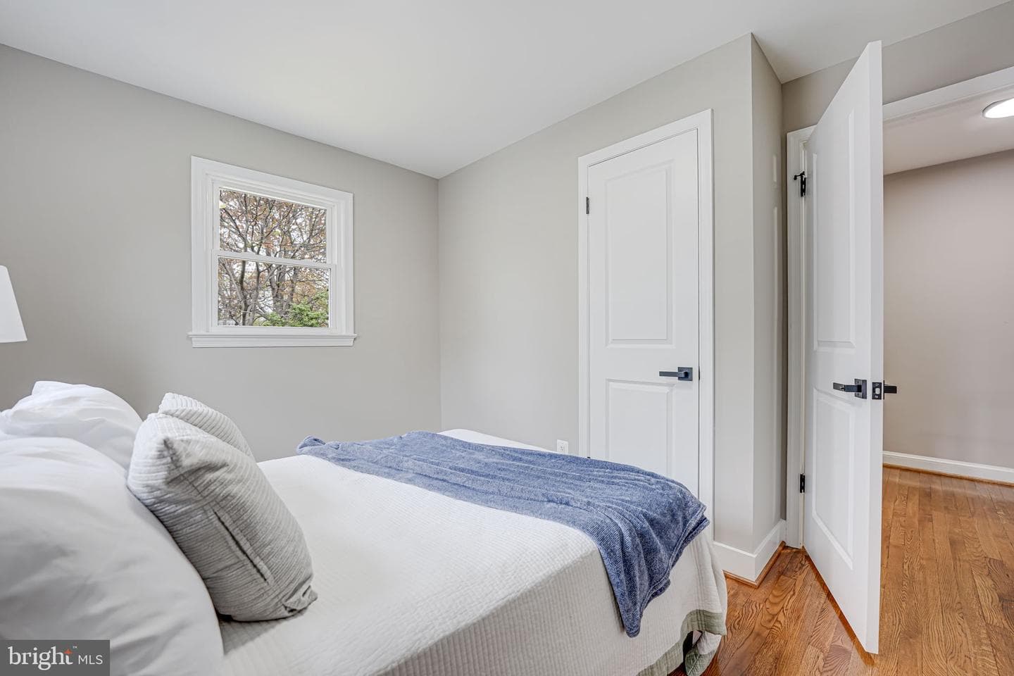 8 E Glendale Avenue photo 24