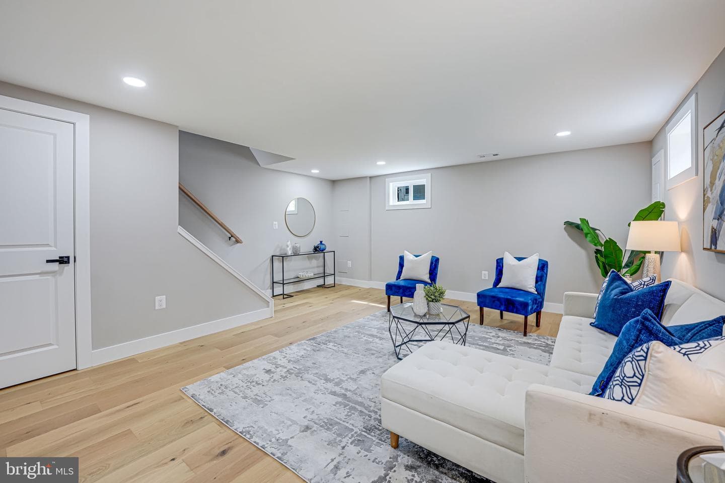 8 E Glendale Avenue photo 28
