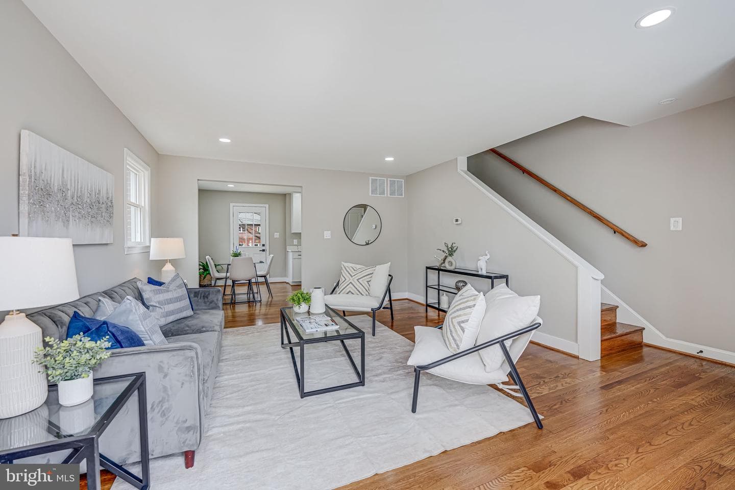 8 E Glendale Avenue photo 3