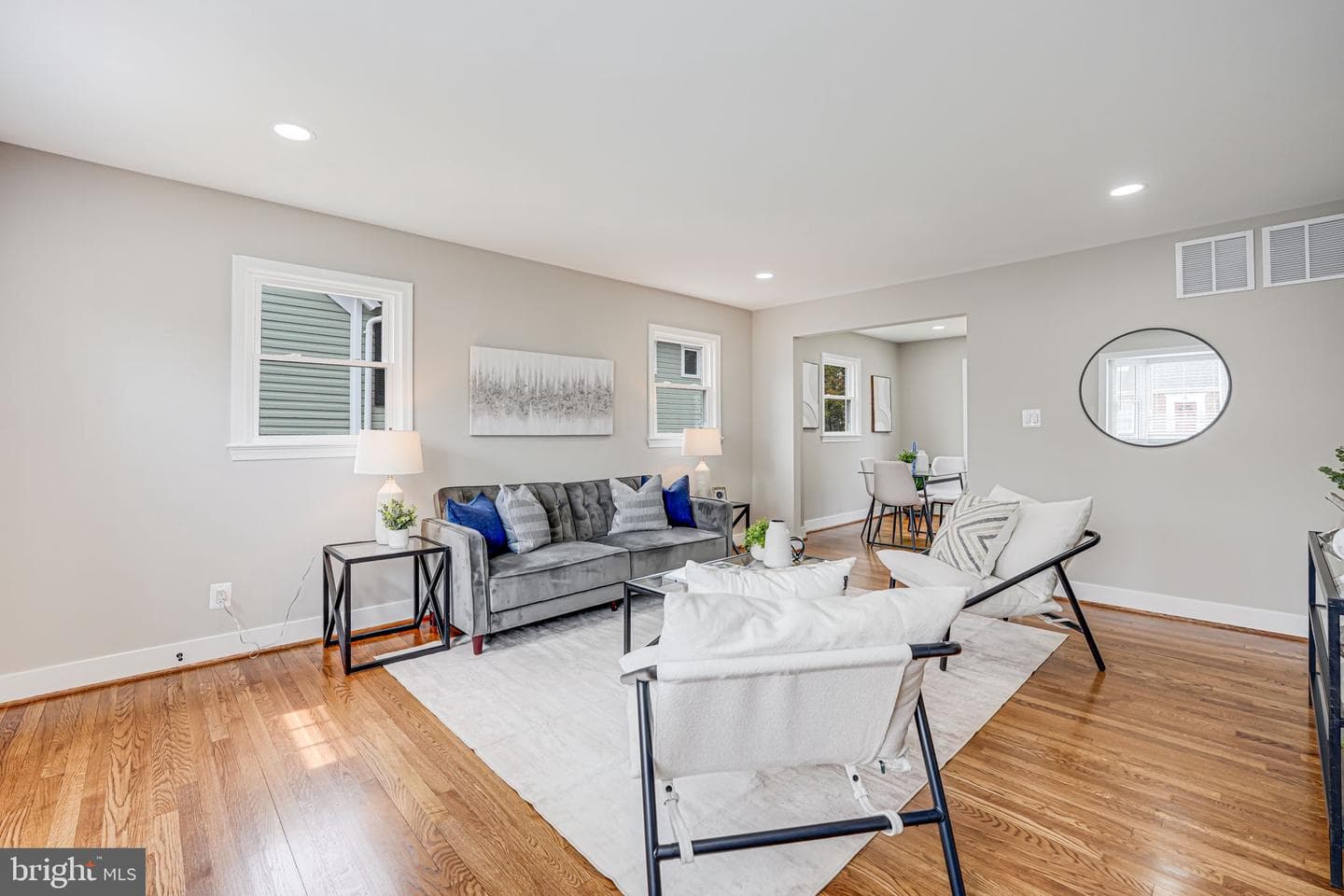 8 E Glendale Avenue photo 4