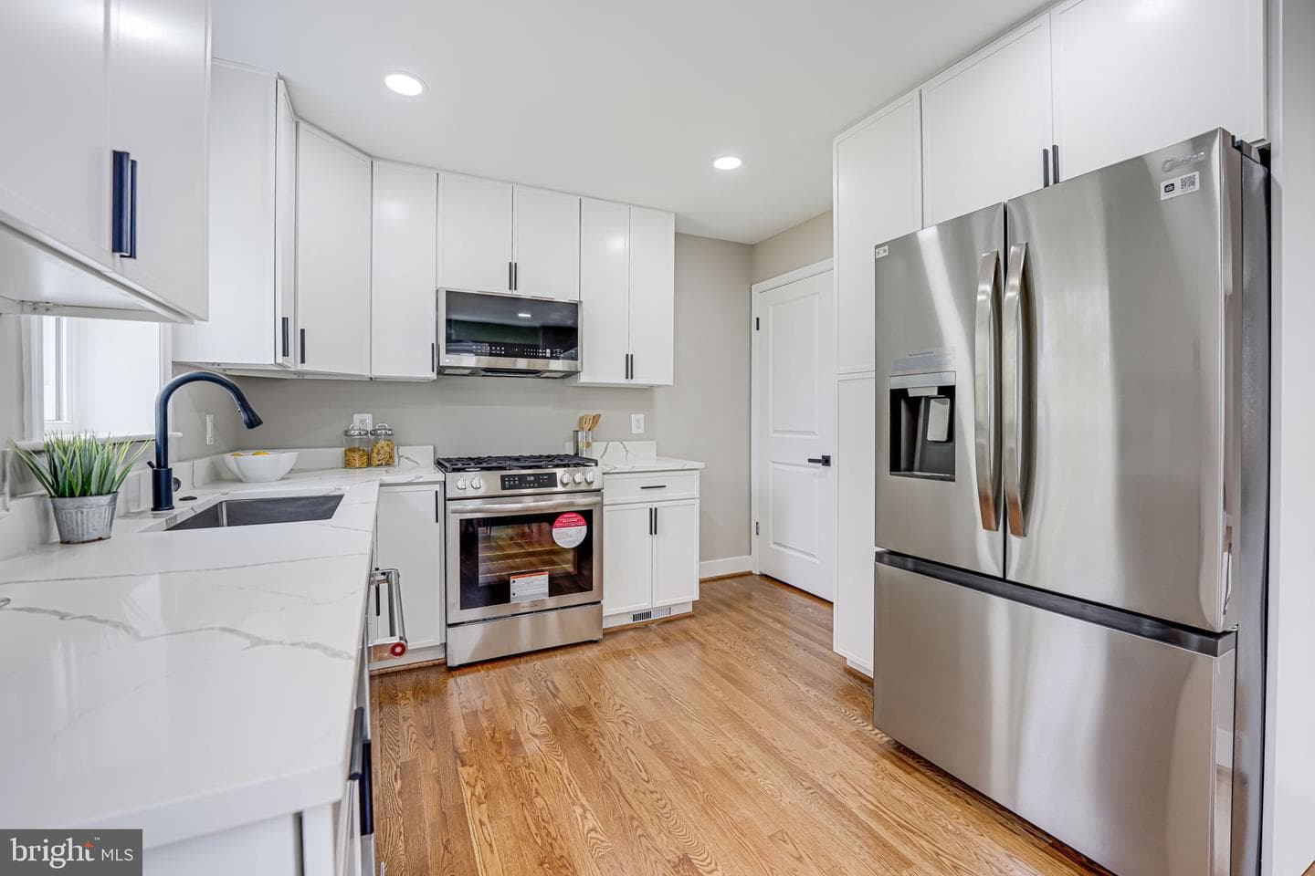 8 E Glendale Avenue photo 9