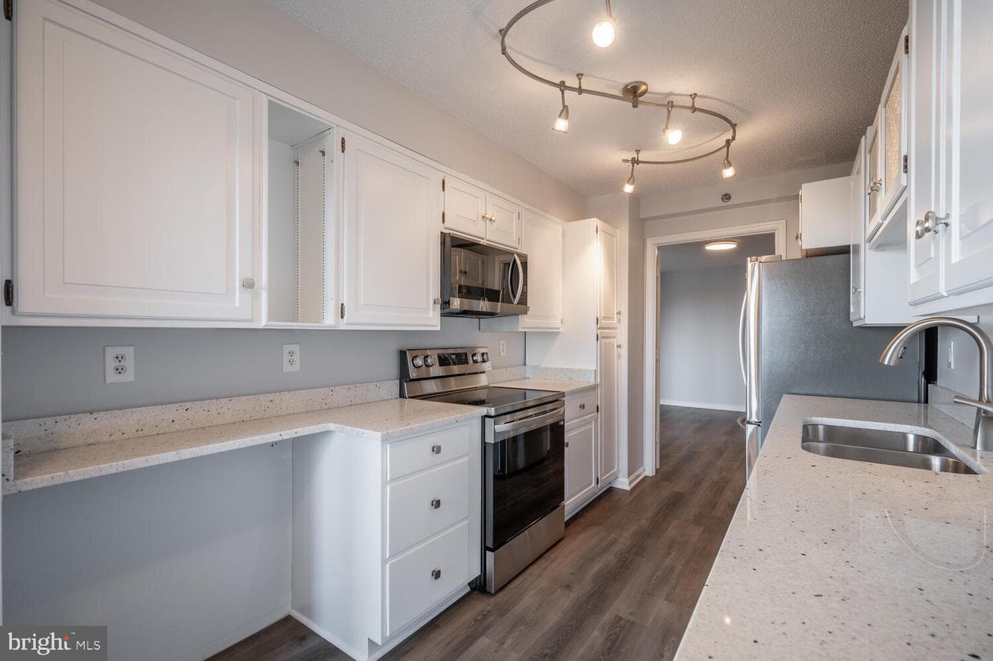 2121 Jamieson Avenue #901 photo 2