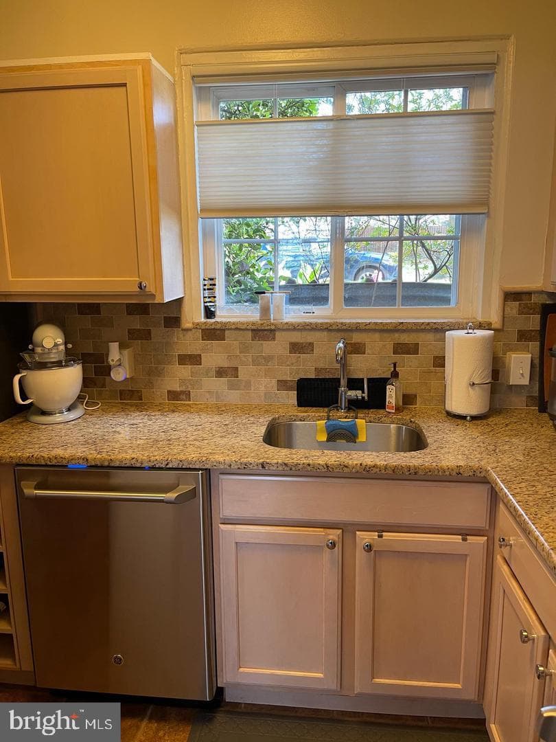 3222 Wellington Road photo 3
