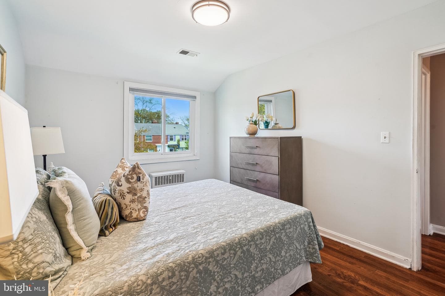 1420 Woodbine Street photo 22