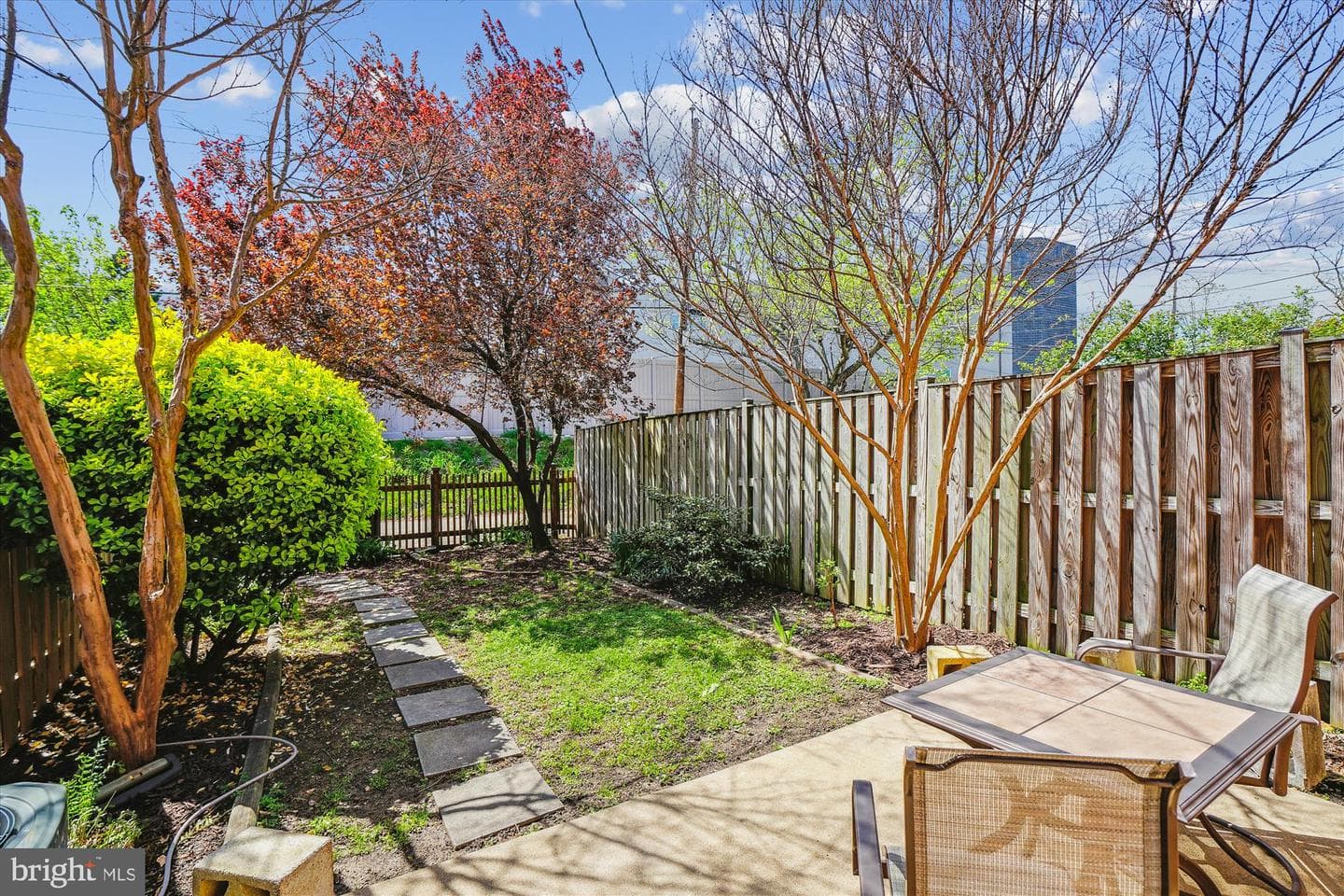 1420 Woodbine Street photo 27