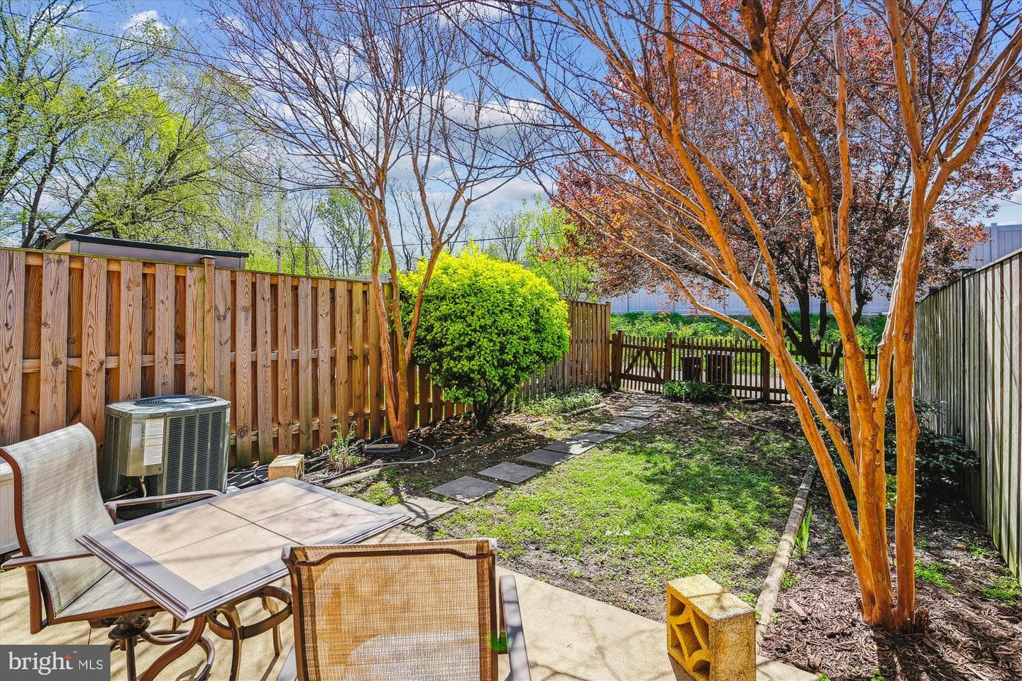 1420 Woodbine Street photo 30