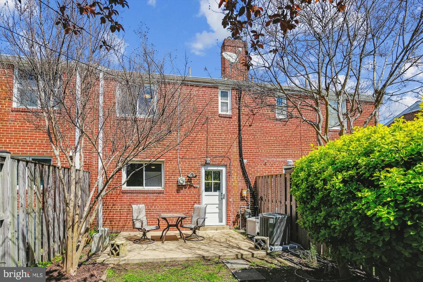 1420 Woodbine Street photo 32