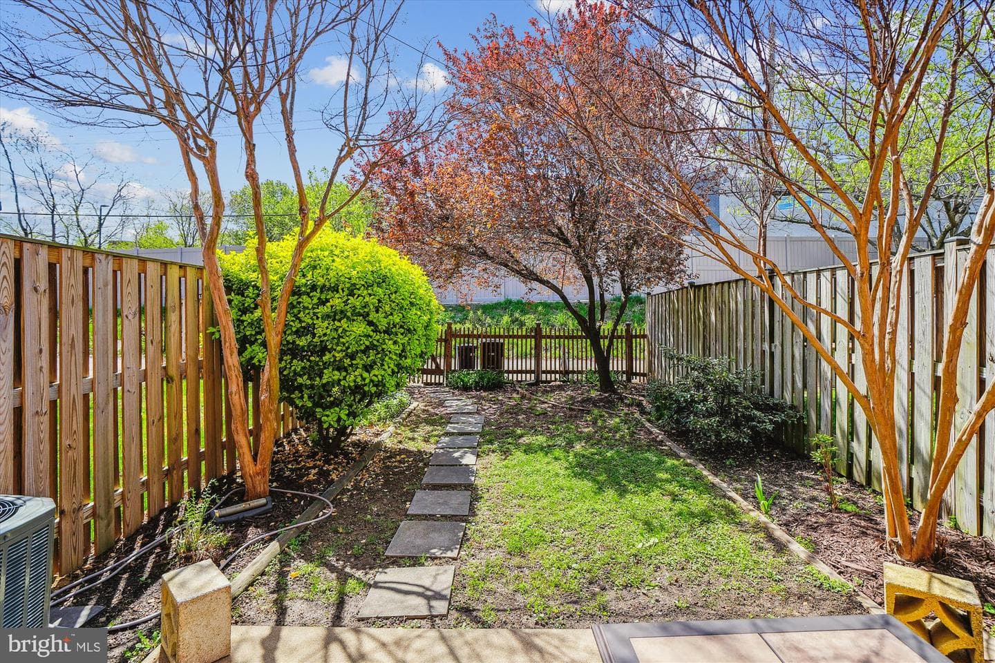 1420 Woodbine Street photo 34
