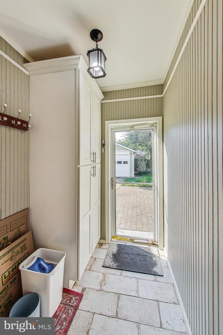 311 E Howell Avenue photo 20