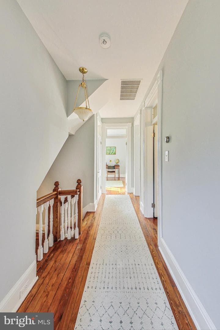 311 E Howell Avenue photo 24