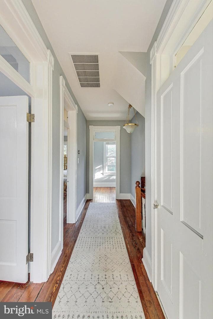 311 E Howell Avenue photo 25