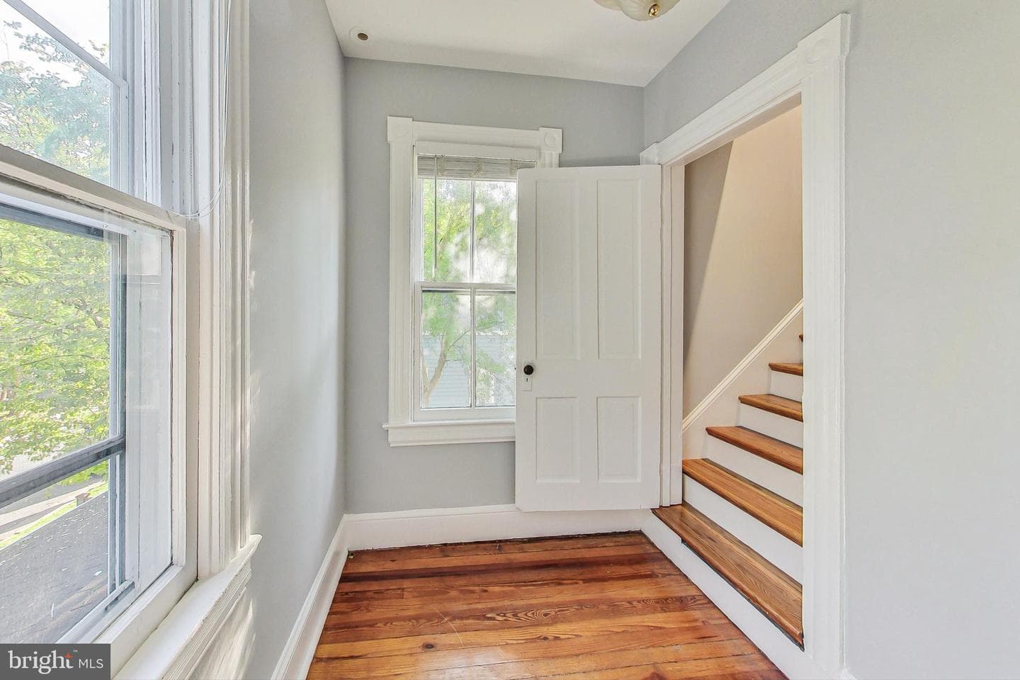 311 E Howell Avenue photo 27