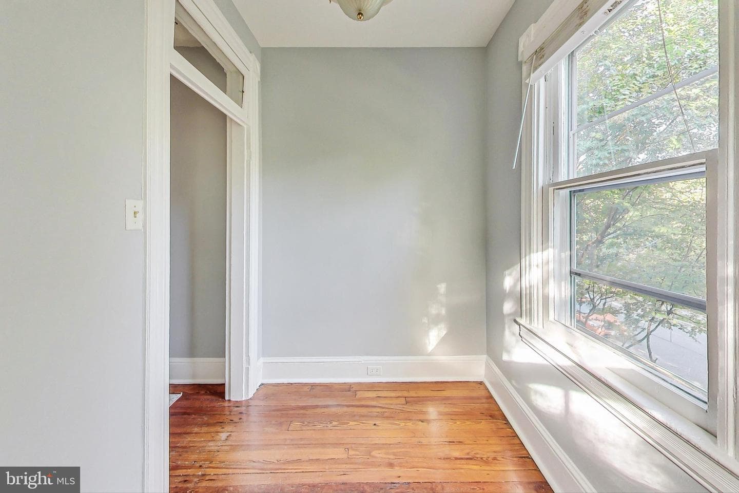 311 E Howell Avenue photo 28