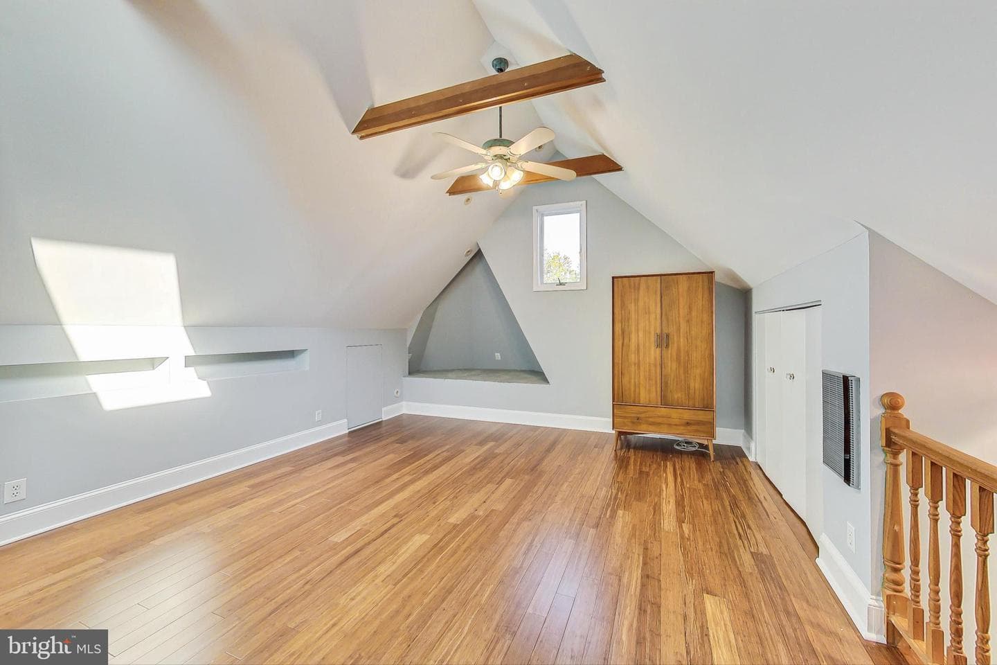 311 E Howell Avenue photo 29