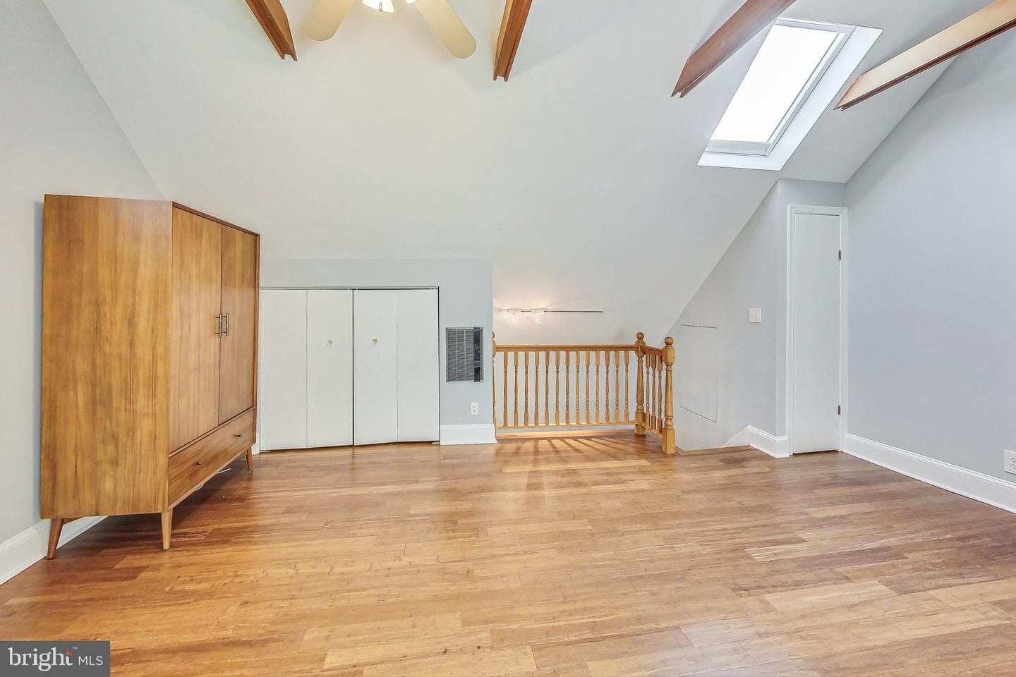 311 E Howell Avenue photo 31