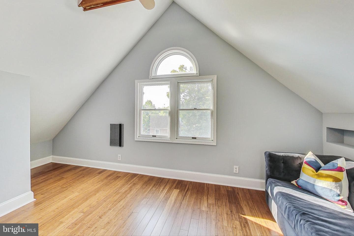 311 E Howell Avenue photo 32