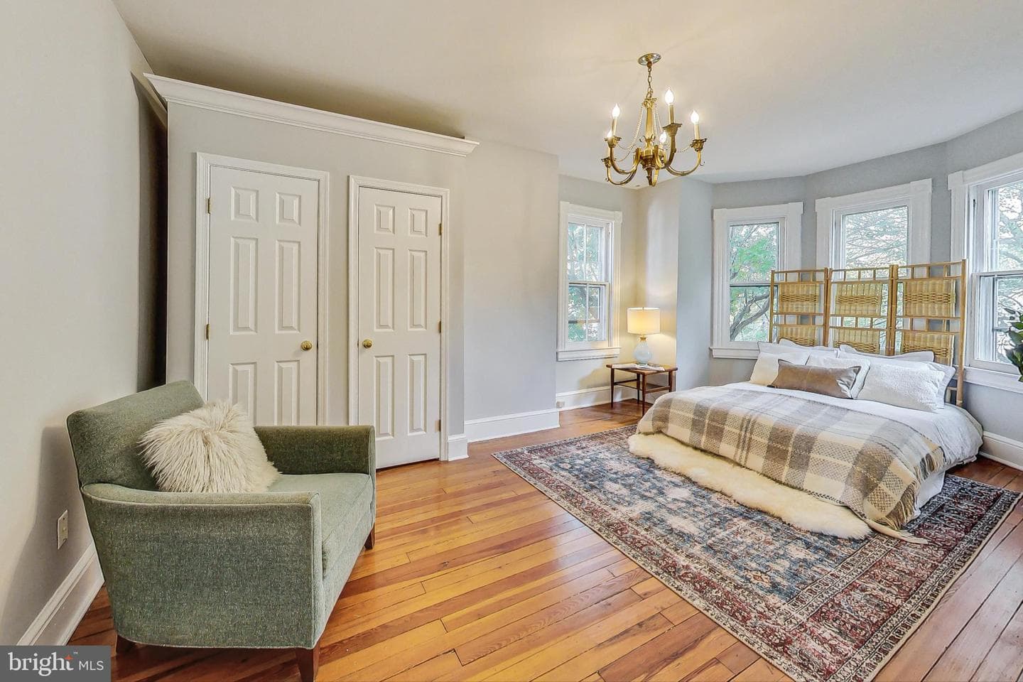 311 E Howell Avenue photo 36